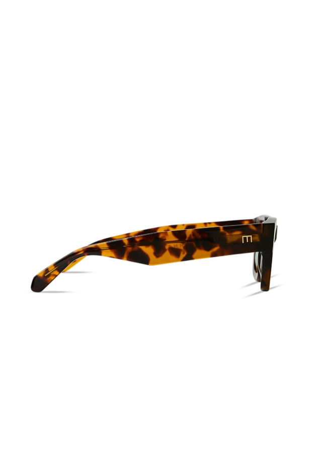 Elisa Johnson Miller In Brown Tortoise