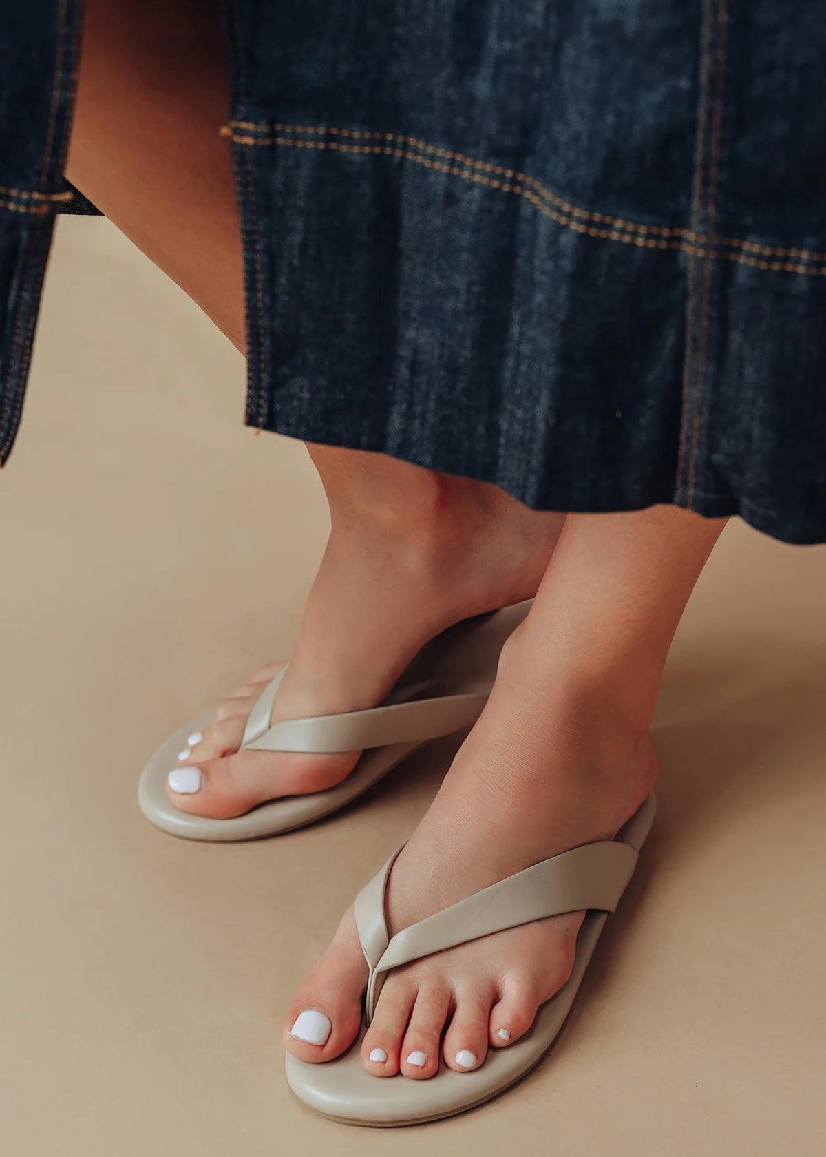 Solei Sea Bowie Thong Sandal | White Pepper