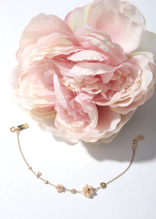Iwona Ludyga Garden Bracelet | Pearl Flower