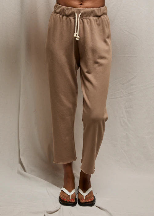 Perfect White Tee Jamaica Beach Fleece Capri Pant | Mocha