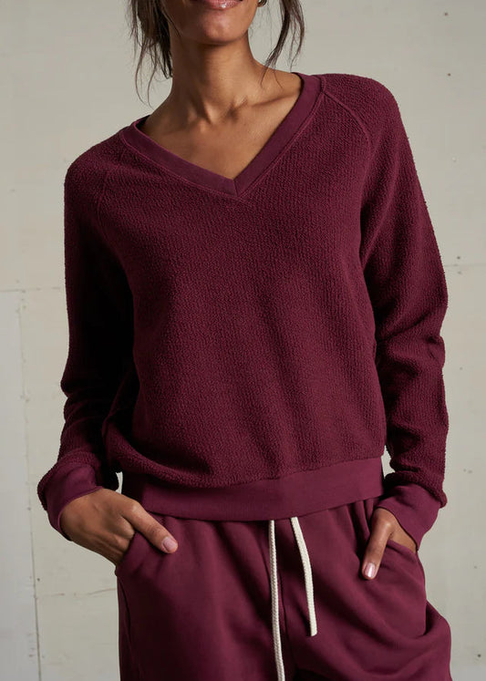 Perfect White Tee Zuri Fleece V-Neck Sweatshirt | Dark Burgundy